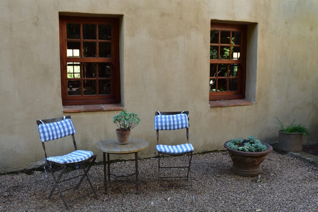 cafe-bon-bon-courtyard
