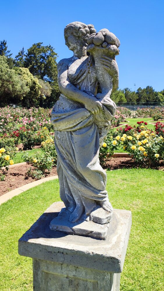 statues